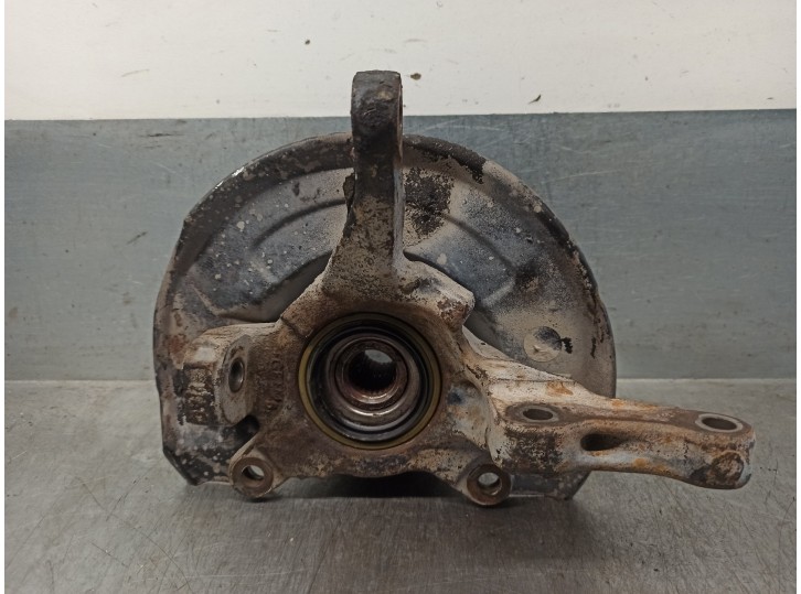 Recambio de mangueta delantera izquierda para mitsubishi carisma berina 5 (da0) 1.9 turbodiesel referencia OEM IAM MR102721  