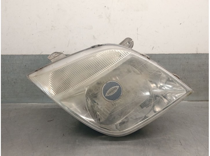 Recambio de faro derecho para maxus 3.9t 17s 120 m-bus vespino 130e referencia OEM IAM 0301001240  