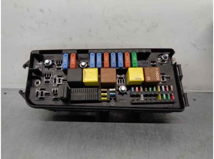 Recambio de caja reles / fusibles para opel vectra c berlina 2.0 dti referencia OEM IAM 13144709 