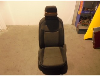Recambio de asiento delantero derecho para seat arona fr referencia OEM IAM  TELA NEGRA Y GRIS 5 PUERTAS