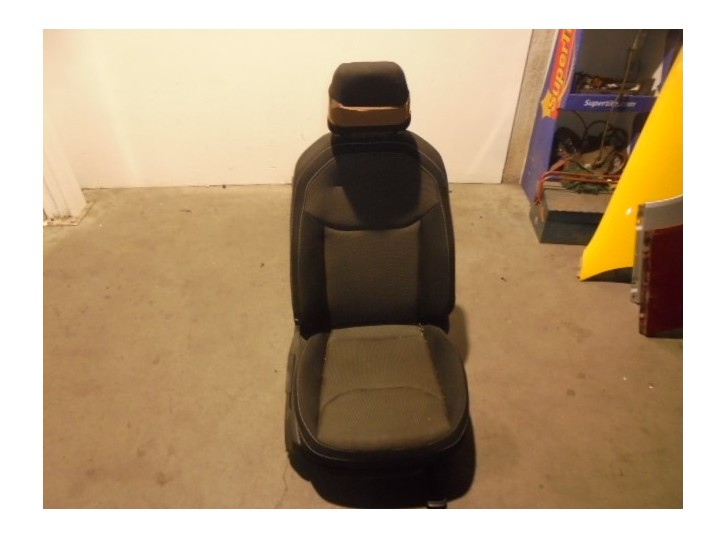 Recambio de asiento delantero derecho para seat arona fr referencia OEM IAM  TELA NEGRA Y GRIS 5 PUERTAS