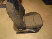 Recambio de asiento delantero derecho para seat arona fr referencia OEM IAM TELA NEGRA Y GRIS 5 PUERTAS
