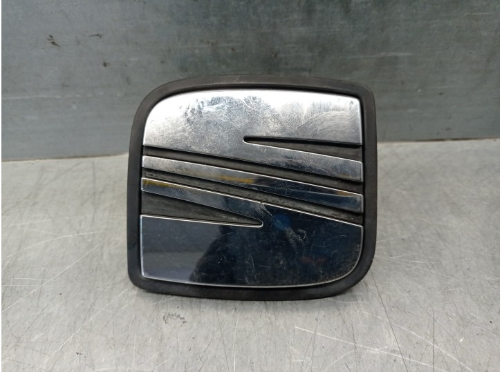 Replacement exterior tailgate handle for Seat Ibiza (6L1) 1.4 16V OEM IAM reference 6L6827565A 