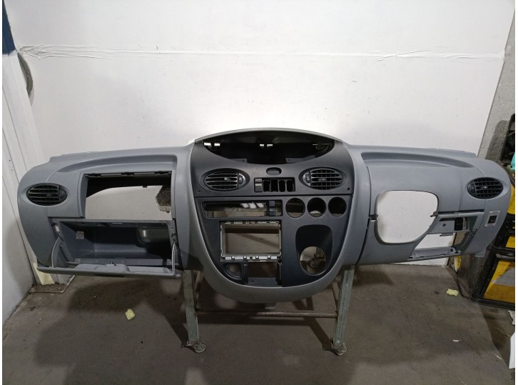 Recambio de salpicadero para maxus 3.9t 17s 120 m-bus vespino 130e referencia OEM IAM 5610923 