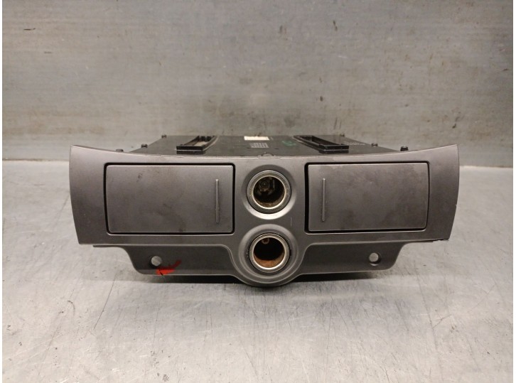 Recambio de reposavasos para ssangyong rodius ii 2.0 xdi referencia OEM IAM 7653021000 7653021000 