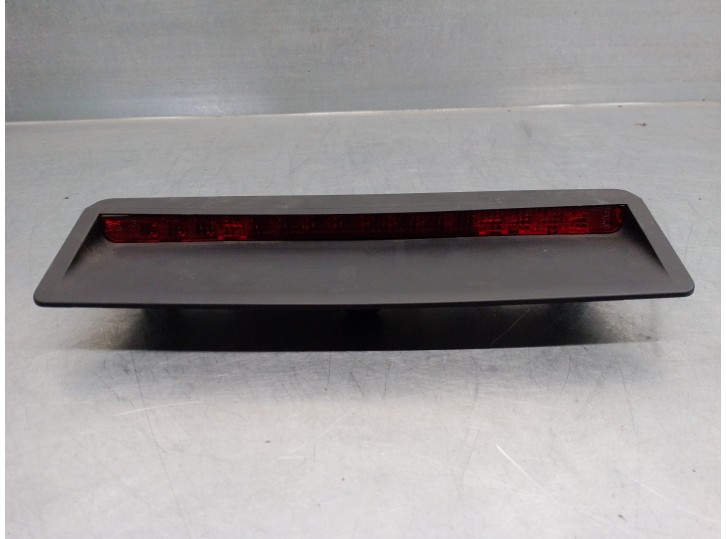 Replacement center high-mounted brake light for Hyundai Coupe (GK) 1.6 16V cat OEM IAM reference 927002C000 