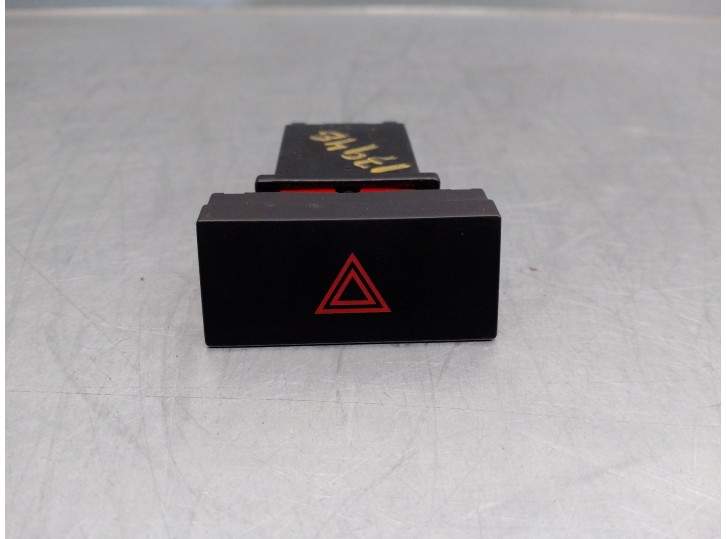 Replacement hazard warning switch for Hyundai Coupé (GK) 1.6 16v cat OEM IAM reference 937902C000 