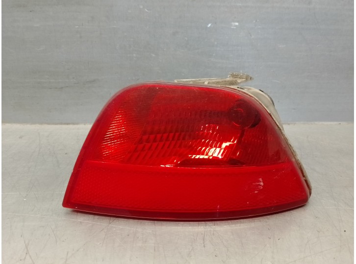 Recambio de piloto trasero izquierdo paragolpes para ford focus berlina (cap) 1.6 tdci cat referencia OEM IAM 5M5115501AA 5 PUE