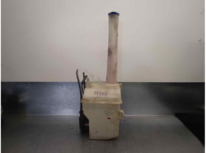 Recambio de deposito limpia para kia carens 2.0 crdi ex monovolumen referencia OEM IAM 0K2FA6748  