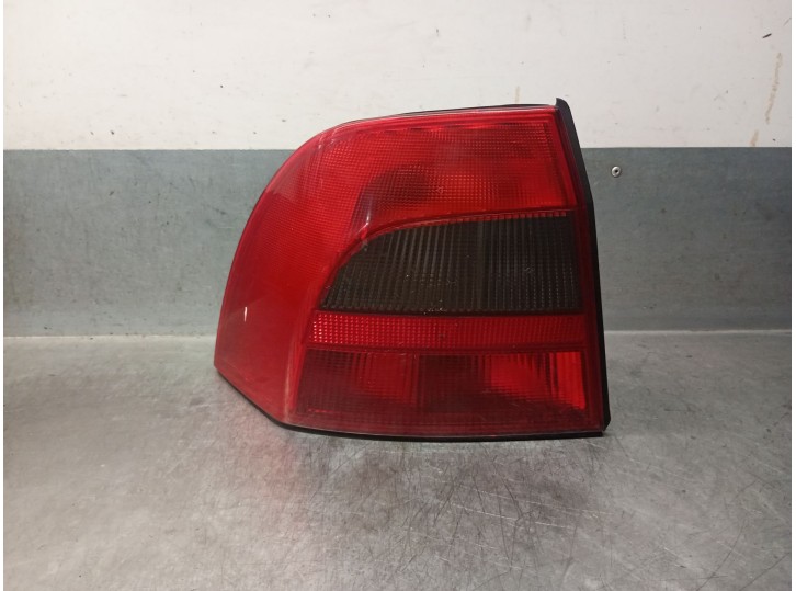 Recambio de piloto trasero izquierdo para opel vectra b berlina 2.2 16v cat (z 22 se) referencia OEM IAM 9119527 1223242 