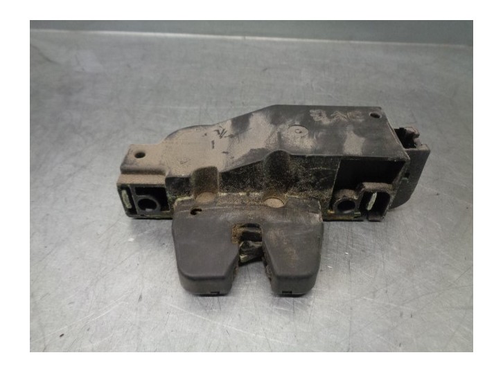 Replacement trunk / tailgate latch for Peugeot 807 Premium OEM IAM reference 9652301980 3 PINS 5 DOORS