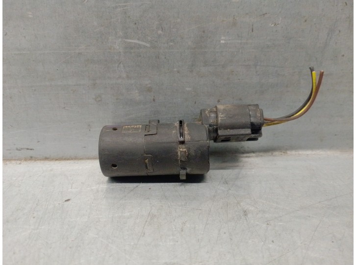 Recambio de sensor de aparcamiento para land rover discovery 2.7 td v6 cat referencia OEM IAM 5687755 YDB500301 VALEO
