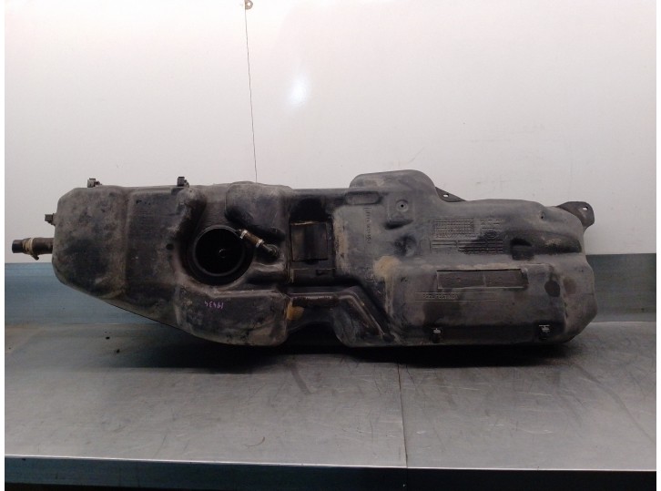 Recambio de deposito combustible para land rover discovery 2.7 td v6 cat referencia OEM IAM LR044037 CESTA 3