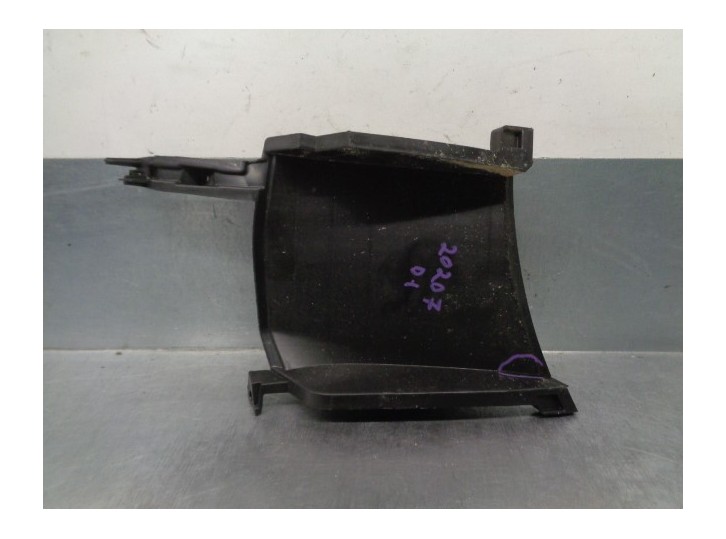 Recambio de molduras delanteras para hyundai i30 (pde, pd, pden) 1.0 t-gdi referencia OEM IAM 86568G4DA0  