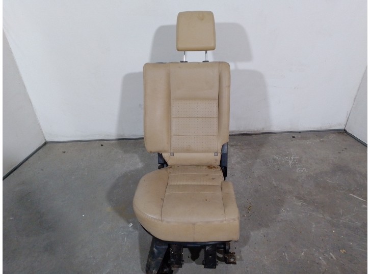 Recambio de asientos trasero derecho para land rover discovery 2.7 td v6 cat referencia OEM IAM HPA502250SMS CUERO BEIGE 5 PUERT