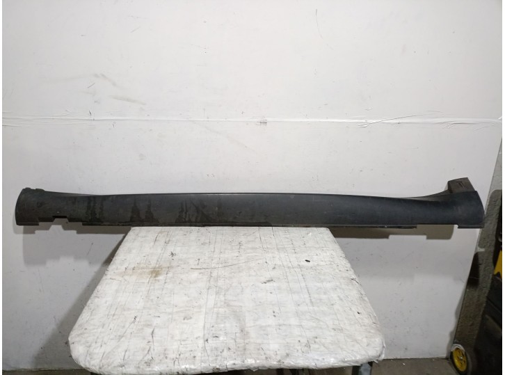Replacement side skirt for Citroën C4 Cactus 1.6 BlueHDi 100 OEM IAM reference 98015218XT 98015218XT 