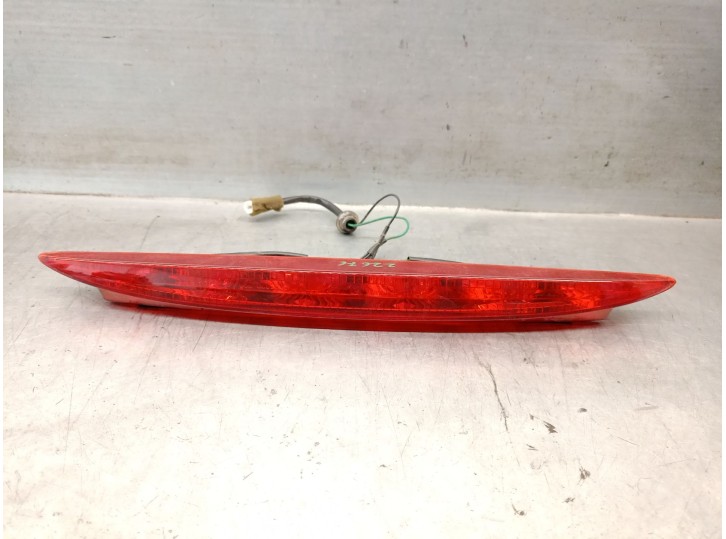 Recambio de luz central de freno para ssangyong rodius ii 2.0 xdi referencia OEM IAM 8382009050 8382009050 