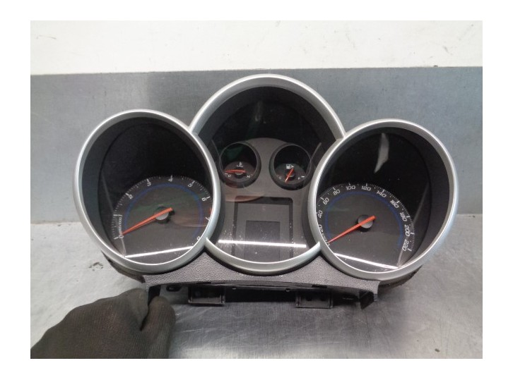 Recambio de cuadro instrumentos para chevrolet cruze 1.6 cat referencia OEM IAM 95472850 688014257 GM