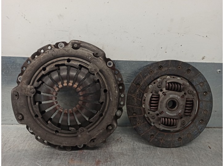 Replacement clutch kit for Nissan Note (E11E) Visia OEM IAM reference 3010000Q0F 322034210 LUK