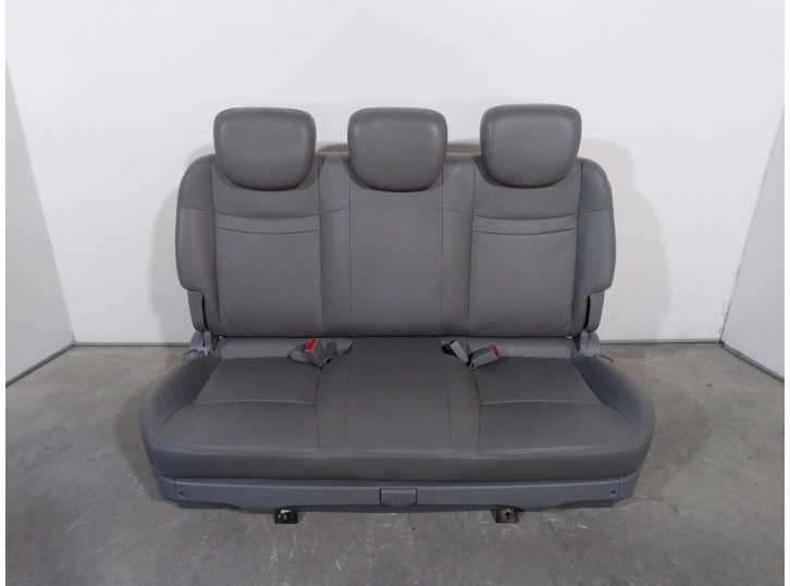 Recambio de asientos traseros para ssangyong rodius 2.7 turbodiesel cat referencia OEM IAM 4782525 CUERO GRIS 5 PUERTAS