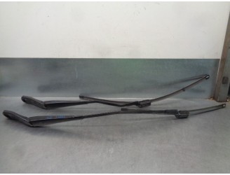 Replacement front right wiper arm for Volvo V40 basic OEM IAM reference 31276060 31276059 