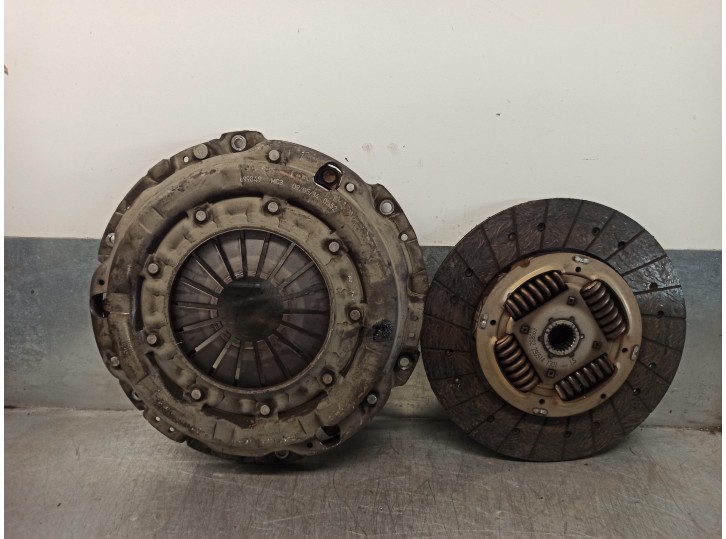 Recambio de kit embrague para nissan terrano/terrano.ii (r20) 2.7 turbodiesel referencia OEM IAM 302102X91A 699849 VALEO