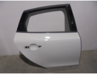 Recambio de puerta trasera derecha para volvo v40 básico referencia OEM IAM 31402337 BLANCA 5 PUERTAS
