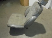 Recambio de asiento delantero derecho para chrysler jeep cherokee (xj) 2.1 turbodiesel referencia OEM IAM CUERO Y TELA GRIS 5 P