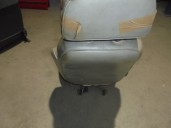 Recambio de asiento delantero derecho para chrysler jeep cherokee (xj) 2.1 turbodiesel referencia OEM IAM CUERO Y TELA GRIS 5 P