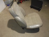 Recambio de asiento delantero derecho para chrysler jeep cherokee (xj) 2.1 turbodiesel referencia OEM IAM CUERO Y TELA GRIS 5 P