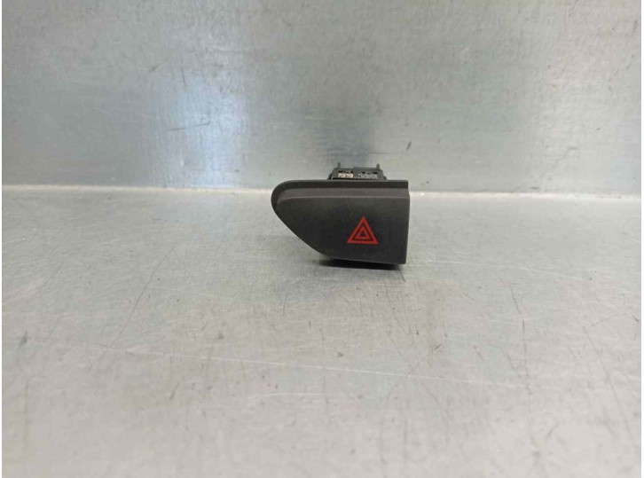 Recambio de warning para renault clio iv 0.9 tce referencia OEM IAM 252907372R 