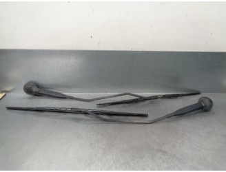 Recambio de brazo limpia delantero derecho para smart coupe básico (45kw) referencia OEM IAM 0001221V005 