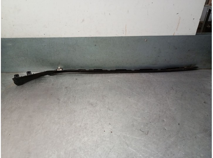 Recambio de molduras delanteras para volvo v90 ii station wagon (235) d5 awd referencia OEM IAM 31386574 31386575 