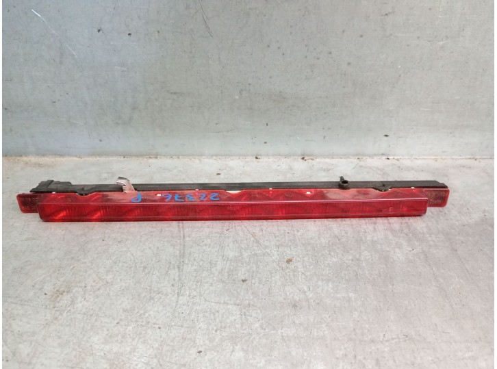 Replacement center brake light for Audi A4 B5 (8D2) 1.9 TDI OEM IAM reference 8D9945097B 8D9945097B 