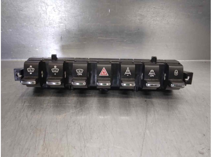 Replacement hazard warning switch for Peugeot 3008 OEM IAM reference 96638425XT 
