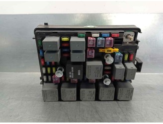 Recambio de caja reles / fusibles para ford mondeo ber. (ca2) limited edition referencia OEM IAM 03081DAK7881 