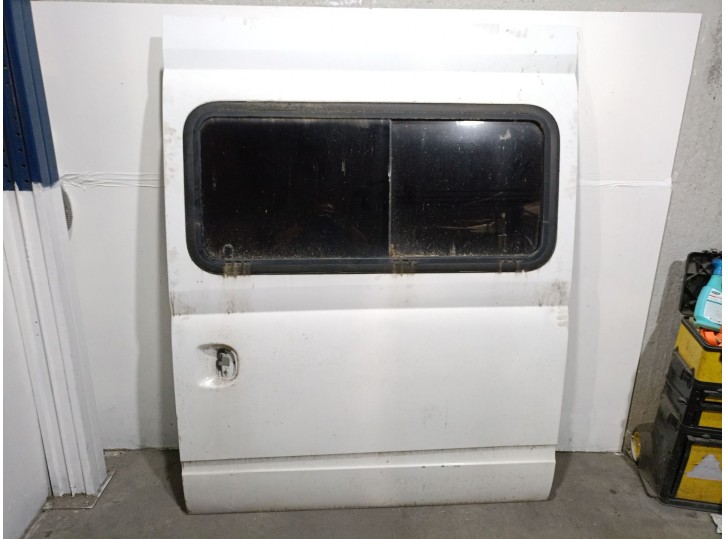 Recambio de puerta lateral corredera izquierda para maxus 3.9t 17s 120 m-bus vespino 130e referencia OEM IAM 5611914 