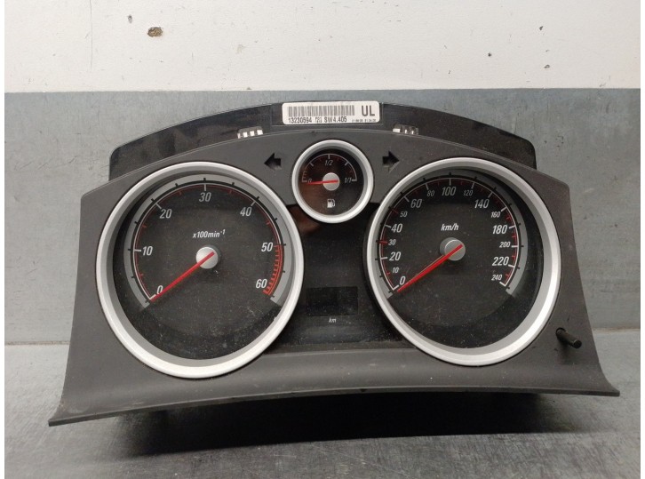Recambio de cuadro instrumentos para opel astra gtc 1.9 cdti referencia OEM IAM 13230594 
