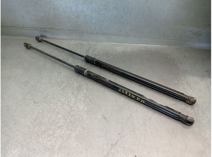 Replacement tailgate / boot lid struts for Kia XCeed (CD) 1.0 T-GDi OEM IAM reference 81770J7800 81780J7800 0490N