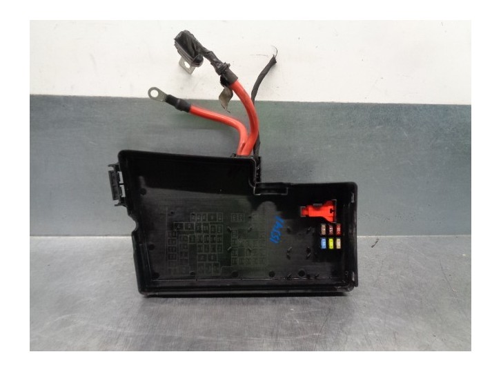Recambio de caja reles / fusibles para volvo v40 básico referencia OEM IAM 31409757 