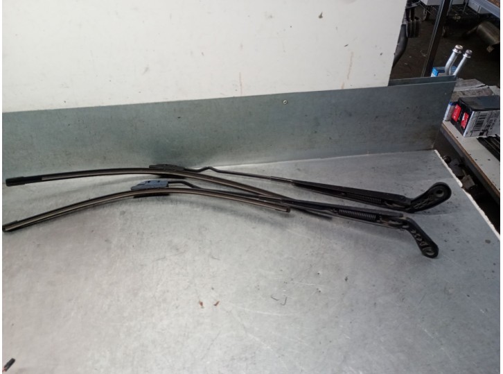 Recambio de brazo limpia delantero derecho para chrysler voyager iv (rg, rs) 2.8 crd referencia OEM IAM 4717364AB 4717364AB 