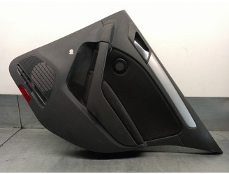 Recambio de guarnecido puerta trasera derecha para volkswagen golf vi (5k1) 1.6 tdi dpf referencia OEM IAM 5K6867212EJ 5 PUERTA