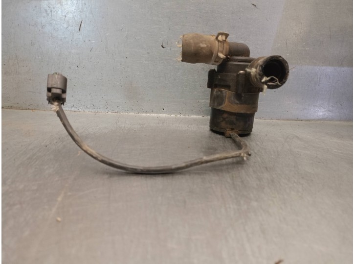 Recambio de bomba agua para land rover discovery 2.7 td v6 cat referencia OEM IAM 9002986C 9002986C 