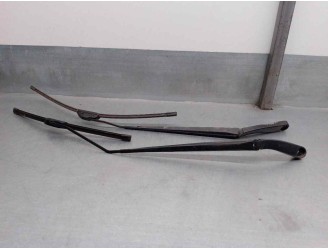 Recambio de brazo limpia delantero derecho para chrysler grand voyager 2.8 crd cat referencia OEM IAM 05113045AA 05113044A 