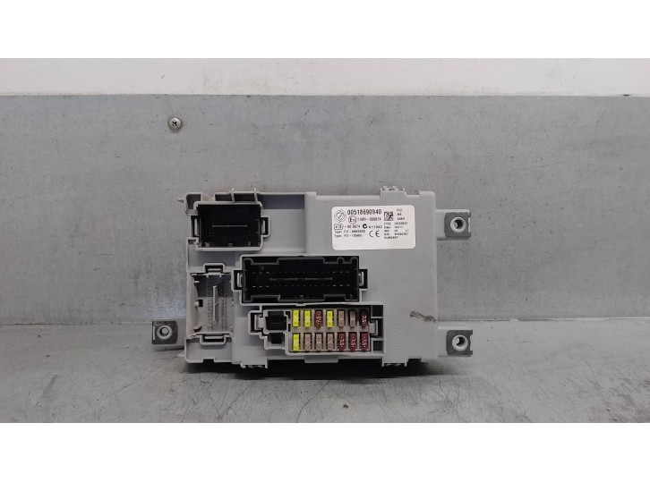 Recambio de caja reles / fusibles para fiat punto (evo) (199) 1.3 16v jtd cat referencia OEM IAM 518690940 