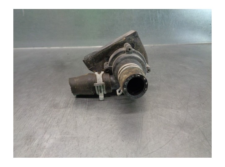 Recambio de bomba agua para volvo v40 básico referencia OEM IAM 30950000 
