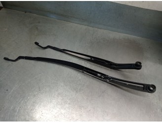 Recambio de brazo limpia delantero derecho para kia xceed (cd) 1.0 t-gdi referencia OEM IAM 98311J7000 98321J7000 