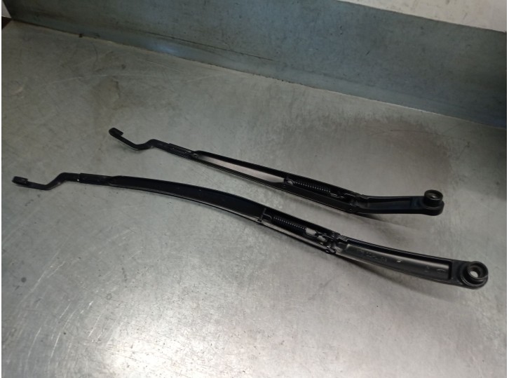 Recambio de brazo limpia delantero derecho para kia xceed (cd) 1.0 t-gdi referencia OEM IAM 98311J7000 98321J7000 