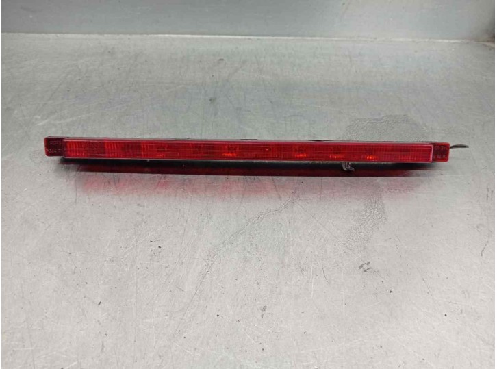 Recambio de luz central de freno para audi a3 (8l) 1.6 ambiente referencia OEM IAM 8D9945097B 