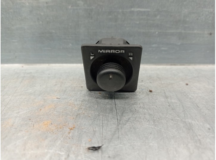 Replacement mirror switch for Land Rover Discovery (SALLJG/LJ) 2.5 Turbodiesel OEM IAM reference PRC6829 